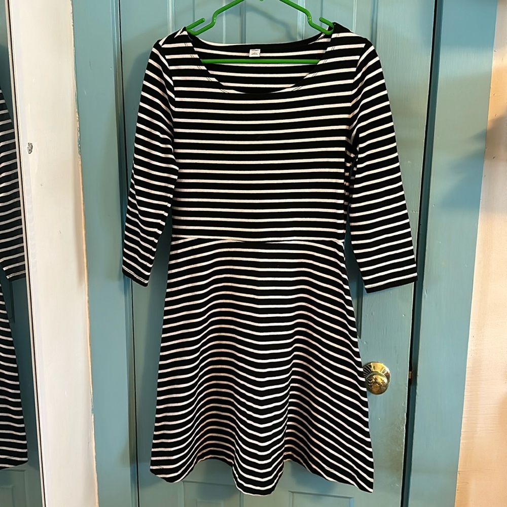 Classic and fun Old Navy black and white striped dress